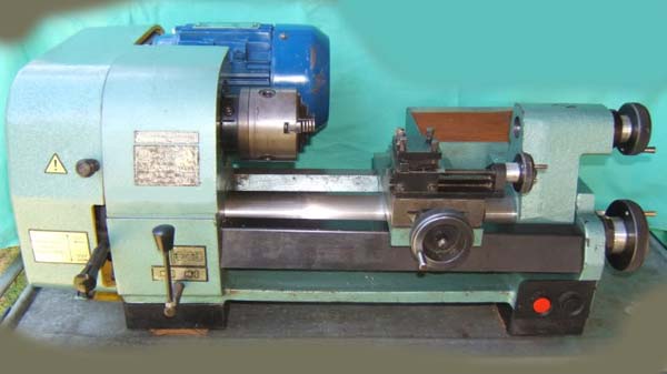 Фото токарного верстата Універсал-3М Універсал-3М Фото токарного верстата